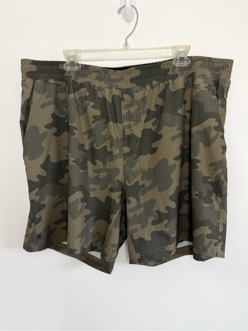 Rhone Men’s XXL Camo Performance Athletic Shorts Green Drawstring